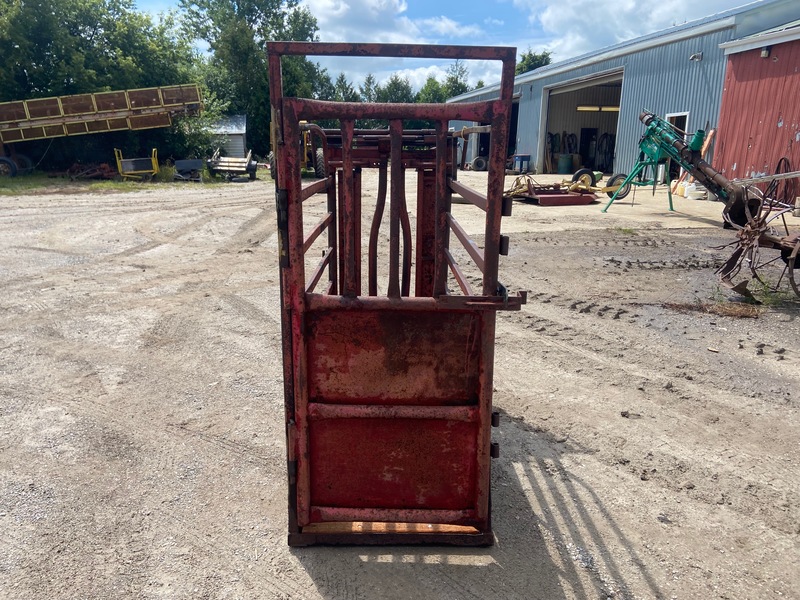 Hay/Forage/Livestock  Cattle Squeeze Chute Photo