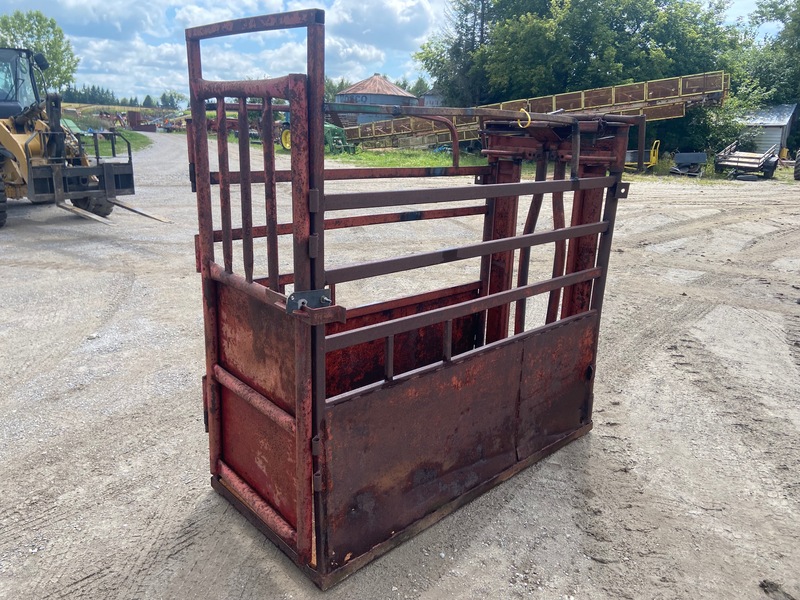 Hay/Forage/Livestock  Cattle Squeeze Chute Photo