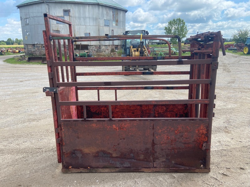 Hay/Forage/Livestock  Cattle Squeeze Chute Photo