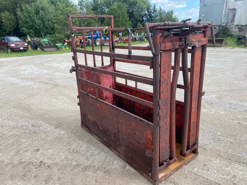 Hay/Forage/Livestock  Cattle Squeeze Chute Photo