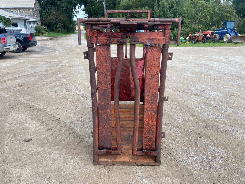 Hay/Forage/Livestock  Cattle Squeeze Chute Photo