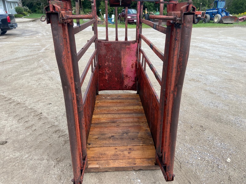 Hay/Forage/Livestock  Cattle Squeeze Chute Photo