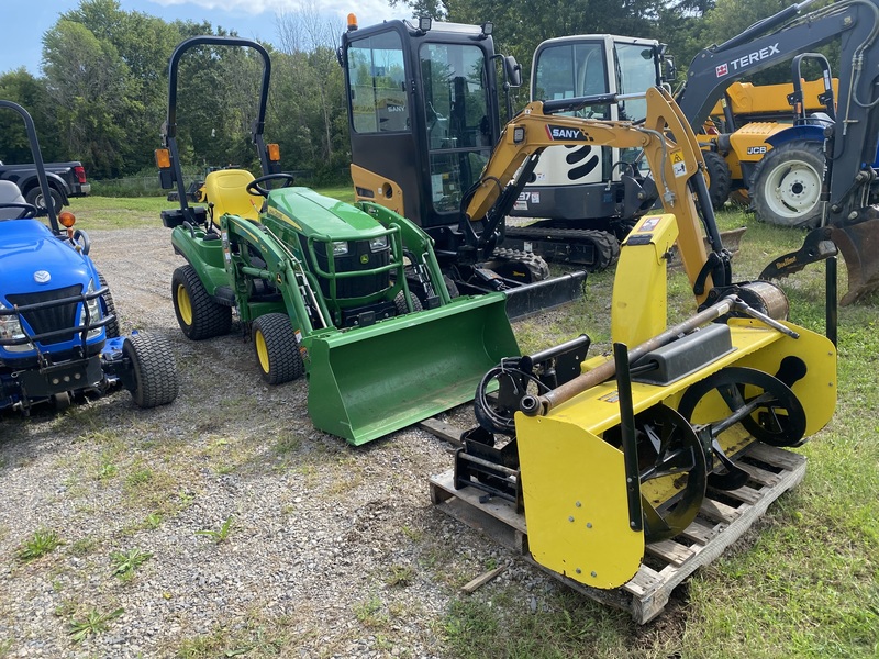 John Deere 1023E Sub Compact Tractor Loader /Front Blower