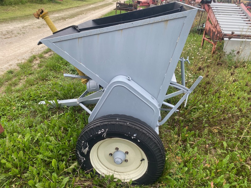 Chemical/Fertilizer Application  Egedal Line-Fertilizer Speader - PTO Drive Photo