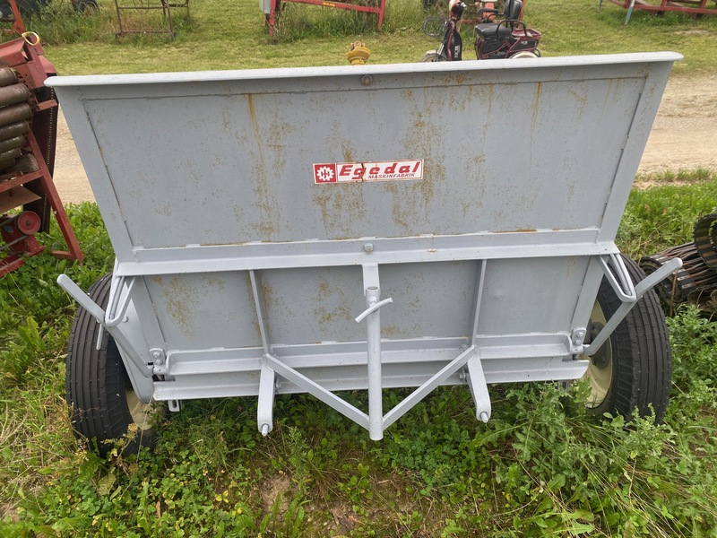 Chemical/Fertilizer Application  Egedal Line-Fertilizer Speader - PTO Drive Photo