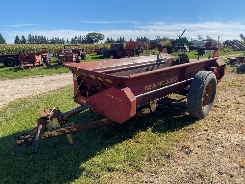 Manure Equipment  New Holland 328 Manure Spreader Photo