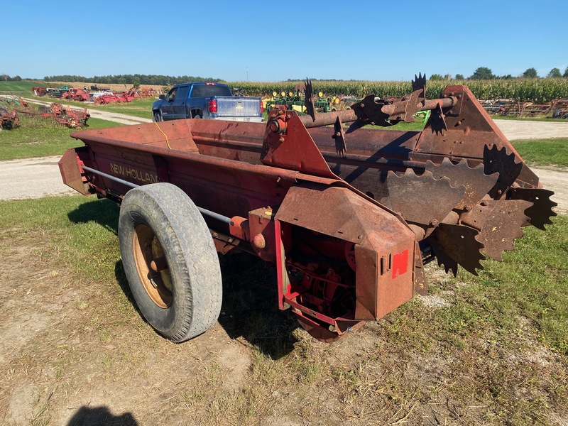 Manure Equipment  New Holland 328 Manure Spreader Photo
