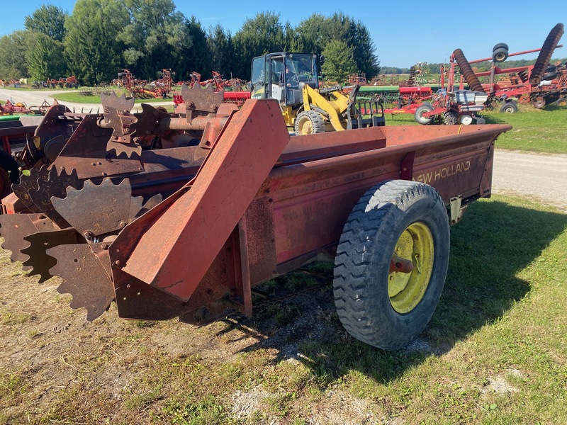 Manure Equipment  New Holland 328 Manure Spreader Photo