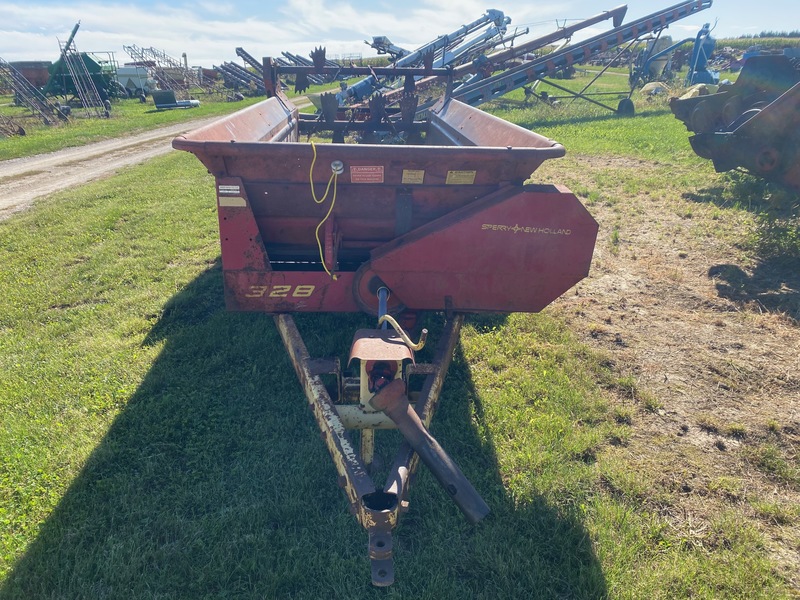Manure Equipment  New Holland 328 Manure Spreader Photo