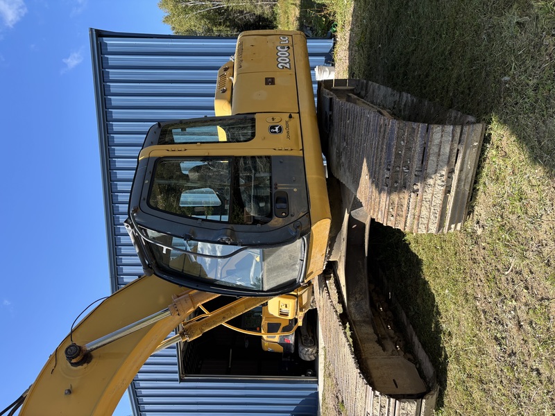 John Deere 200C Excavator for sale 