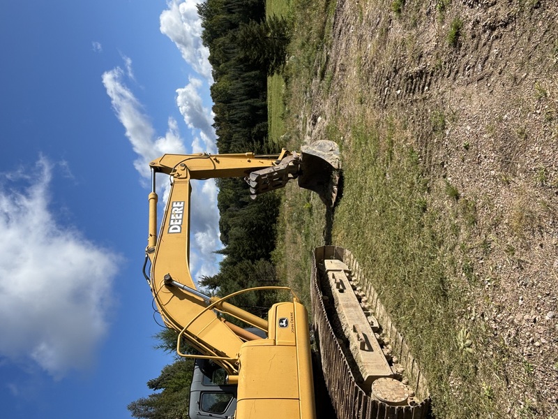 John Deere 200C Excavator for sale 