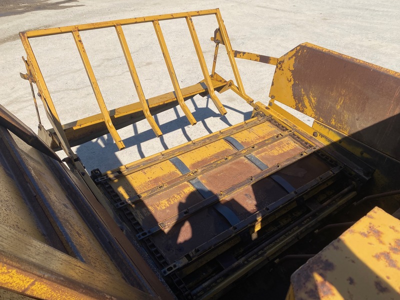 Hay/Forage/Livestock  Haybuster 256 Bale Chopper Photo
