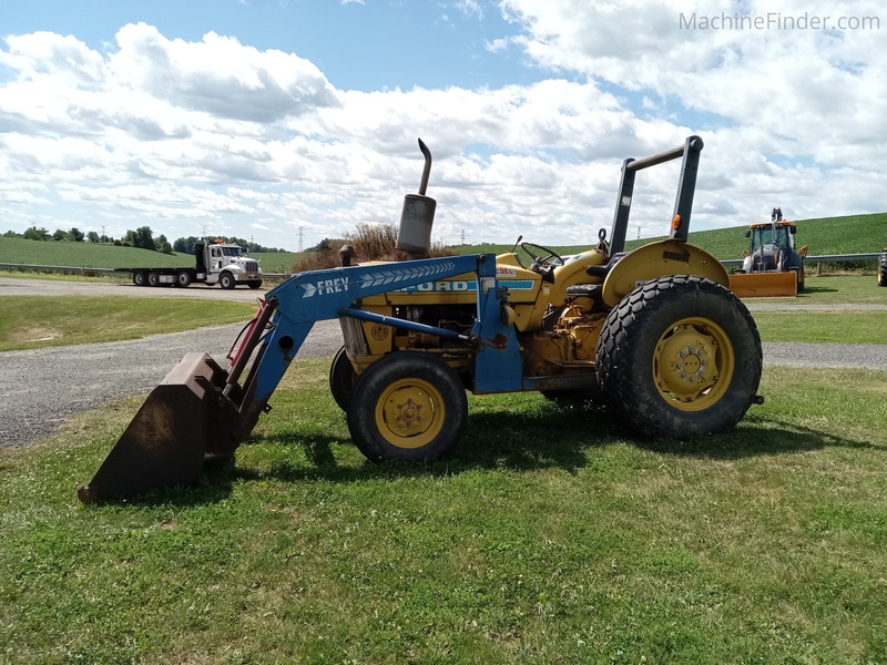 Tractors    Ford 3910 Photo